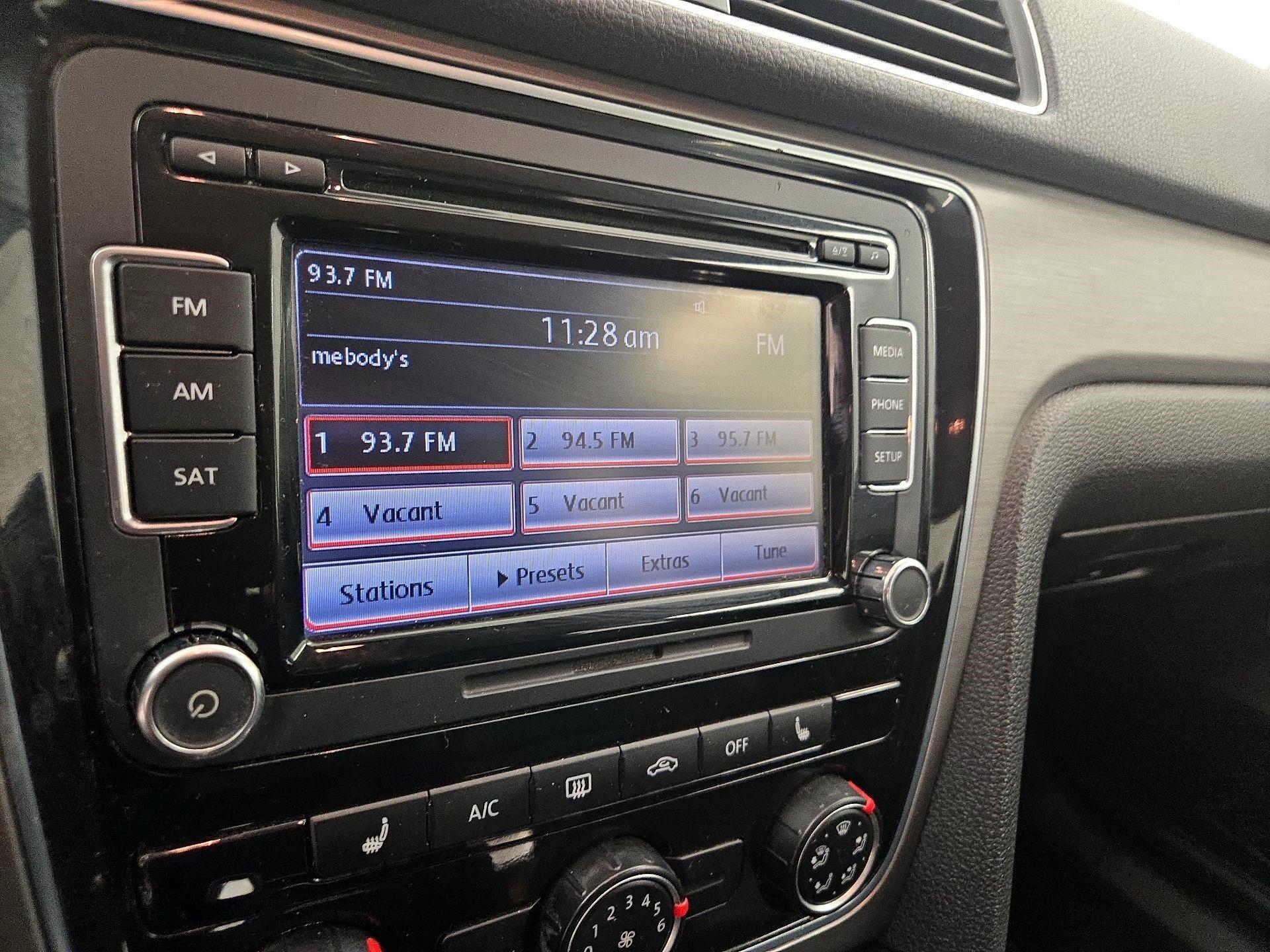 Thumbnail: 2014 Volkswagen Passat - 15