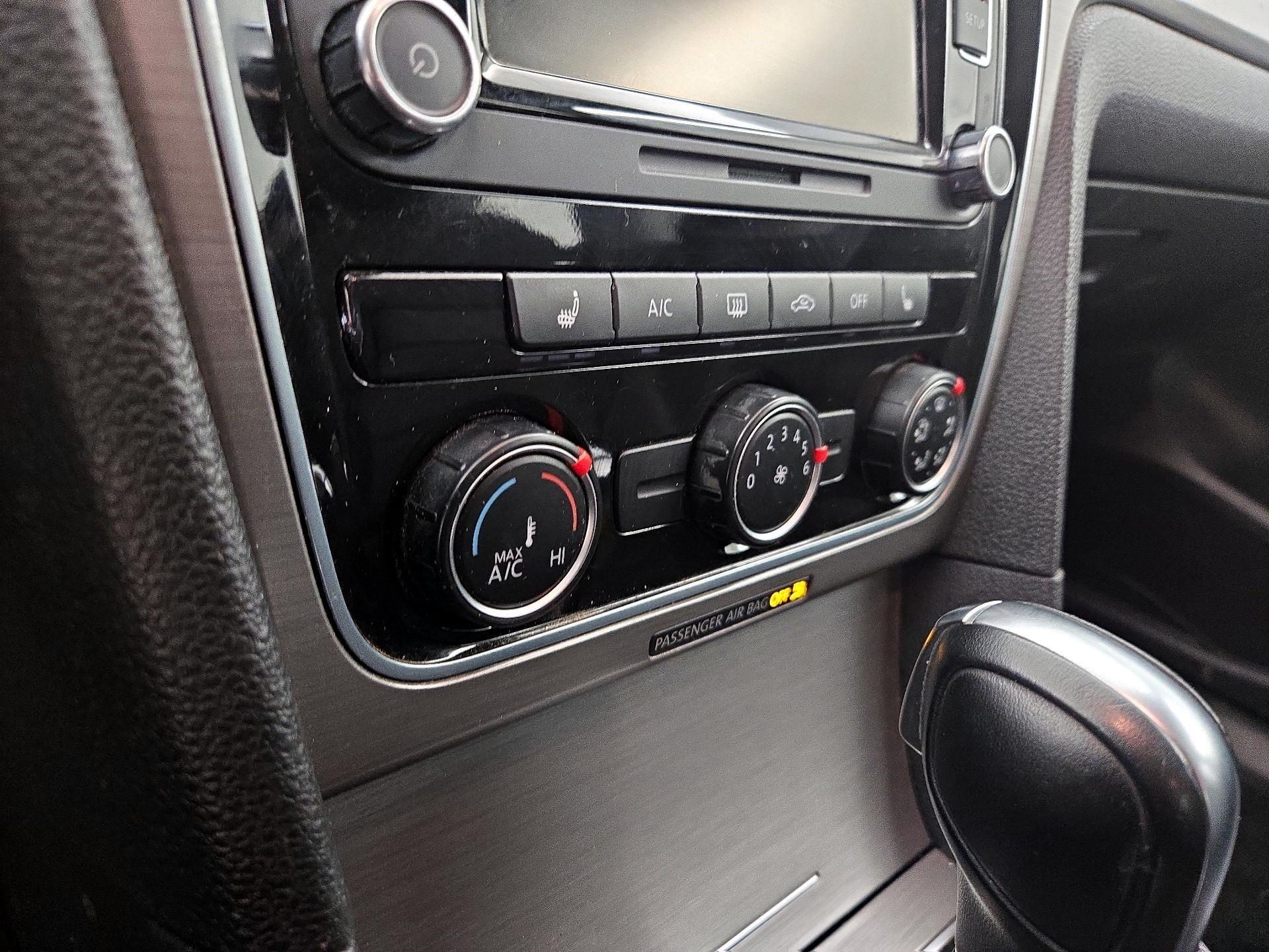 Thumbnail: 2014 Volkswagen Passat - 16