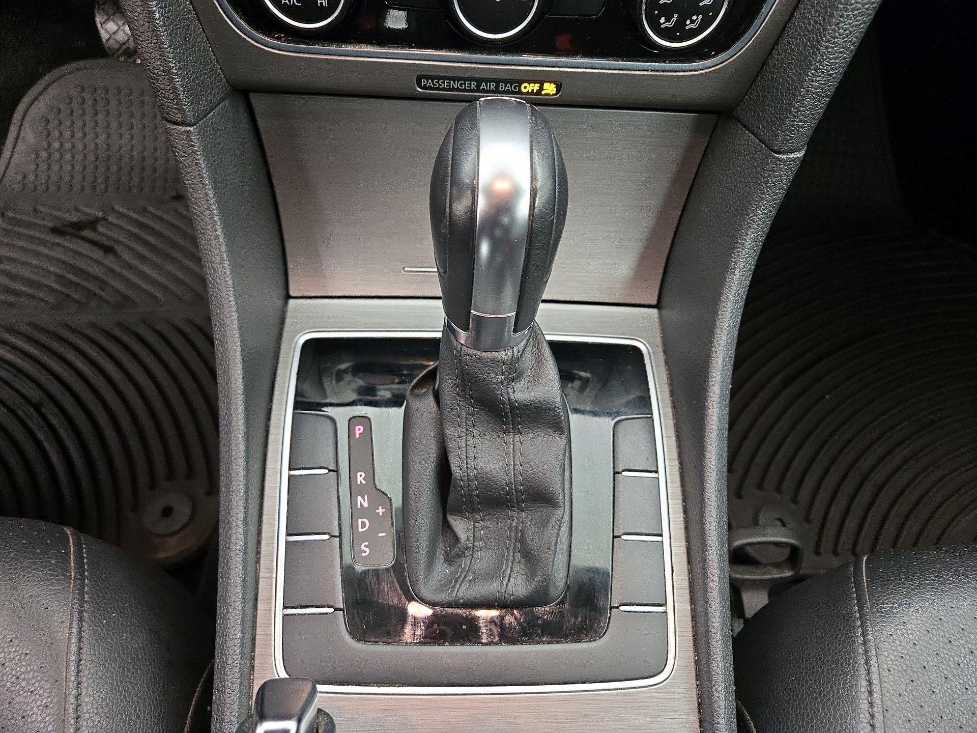 Thumbnail: 2014 Volkswagen Passat - 17
