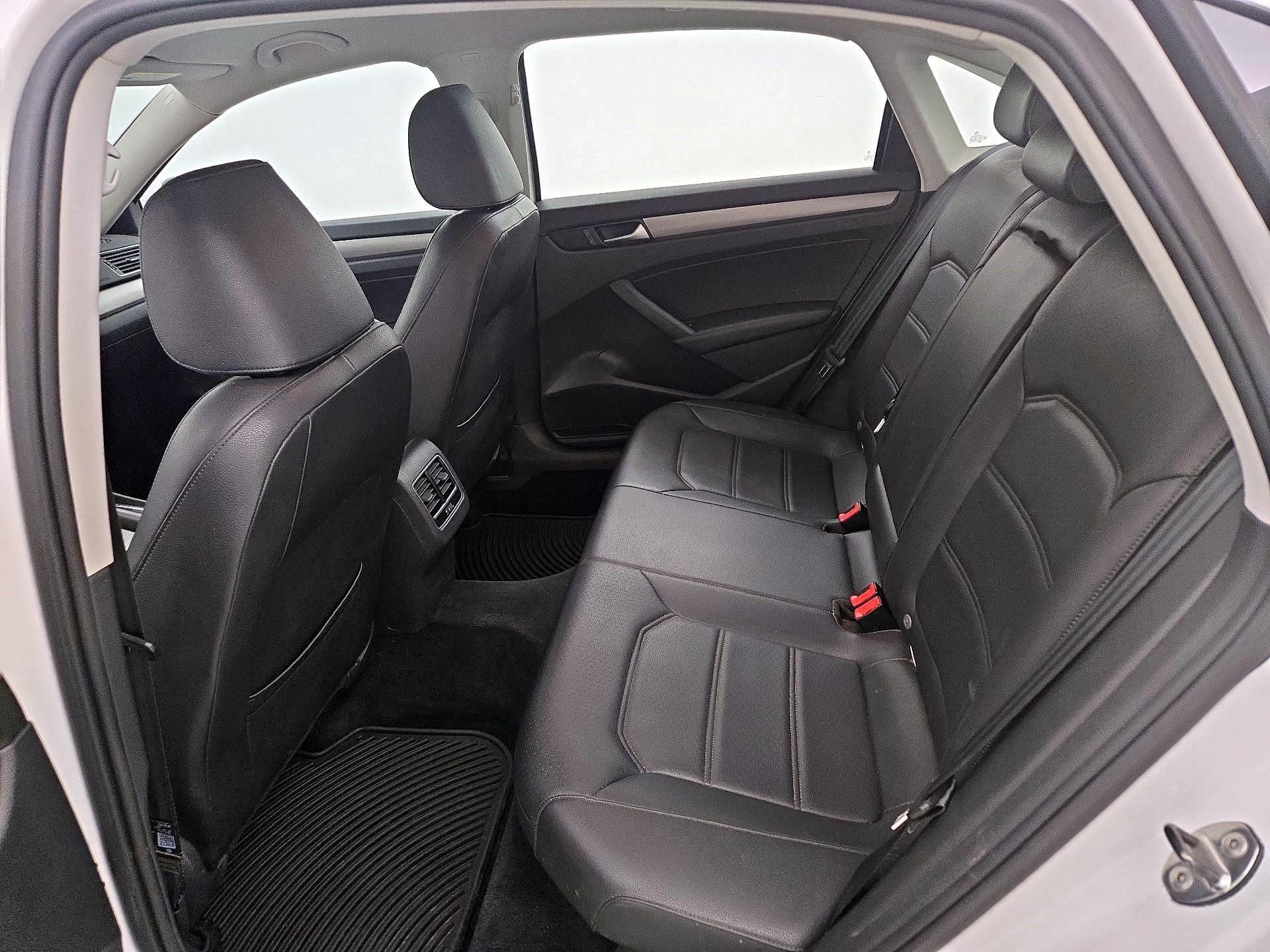 Thumbnail: 2014 Volkswagen Passat - 19
