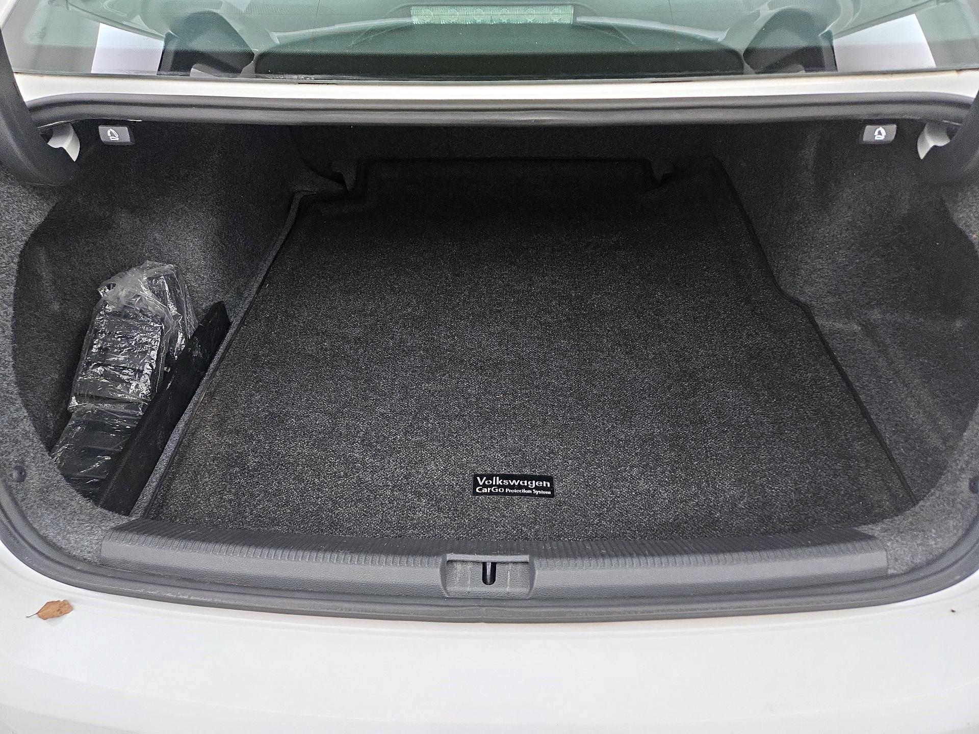 Thumbnail: 2014 Volkswagen Passat - 20