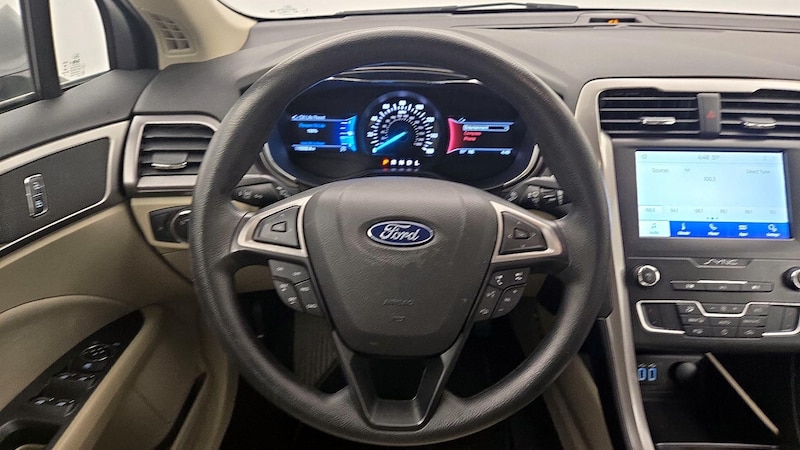 2020 Ford Fusion SE 10