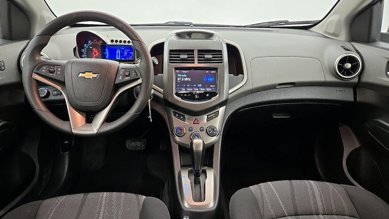 2016 Chevrolet Sonic LT 9