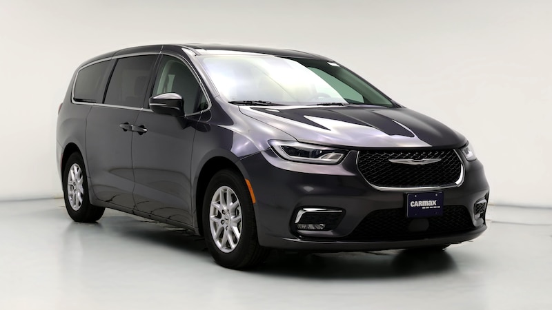 2023 Chrysler Pacifica Touring L Hero Image