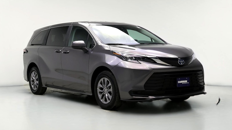 2024 Toyota Sienna LE Hero Image