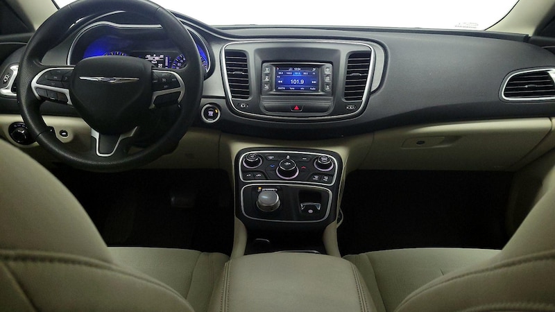 2015 Chrysler 200 Limited 9
