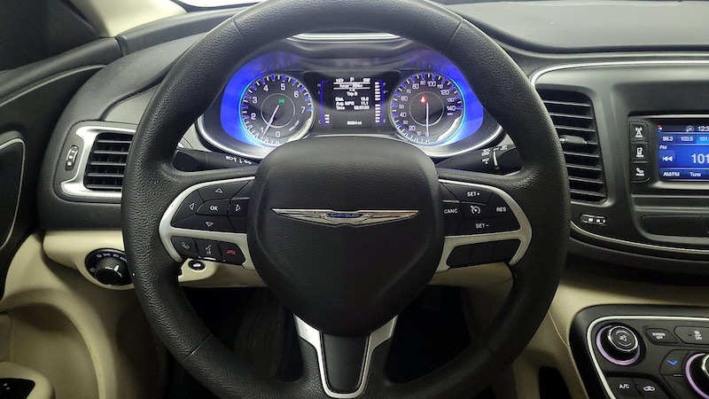 2015 Chrysler 200 Limited 10