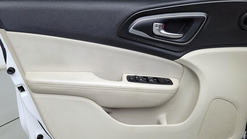 2015 Chrysler 200 Limited 12