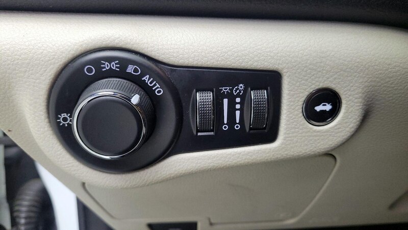 2015 Chrysler 200 Limited 13