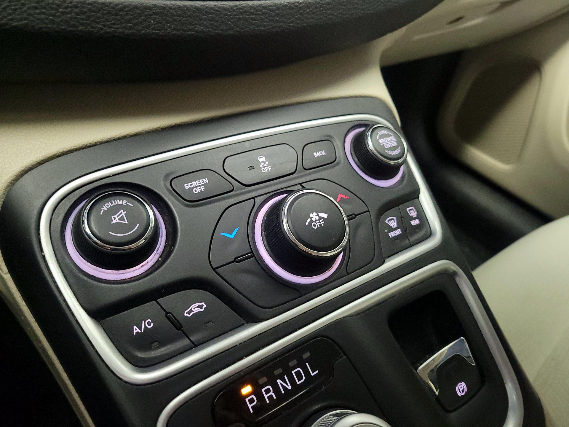 Thumbnail: 2015 Chrysler 200 - 15
