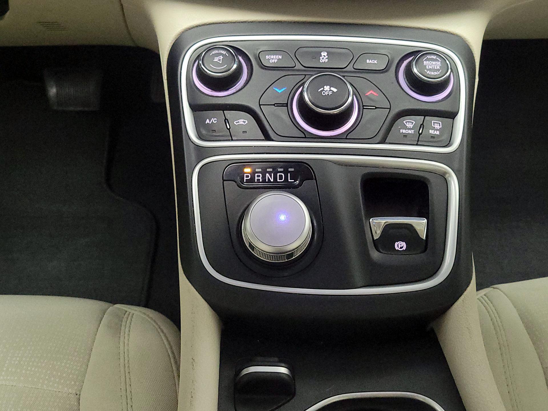 Thumbnail: 2015 Chrysler 200 - 16