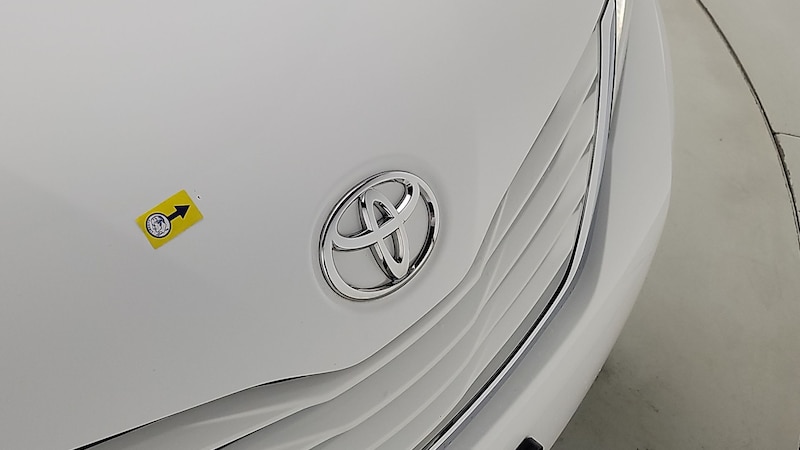 2015 Toyota Sienna LE 26