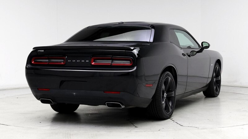 2017 Dodge Challenger R/T 8