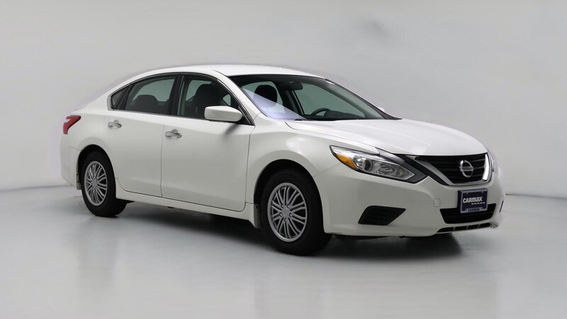 2016 Nissan Altima S Hero Image