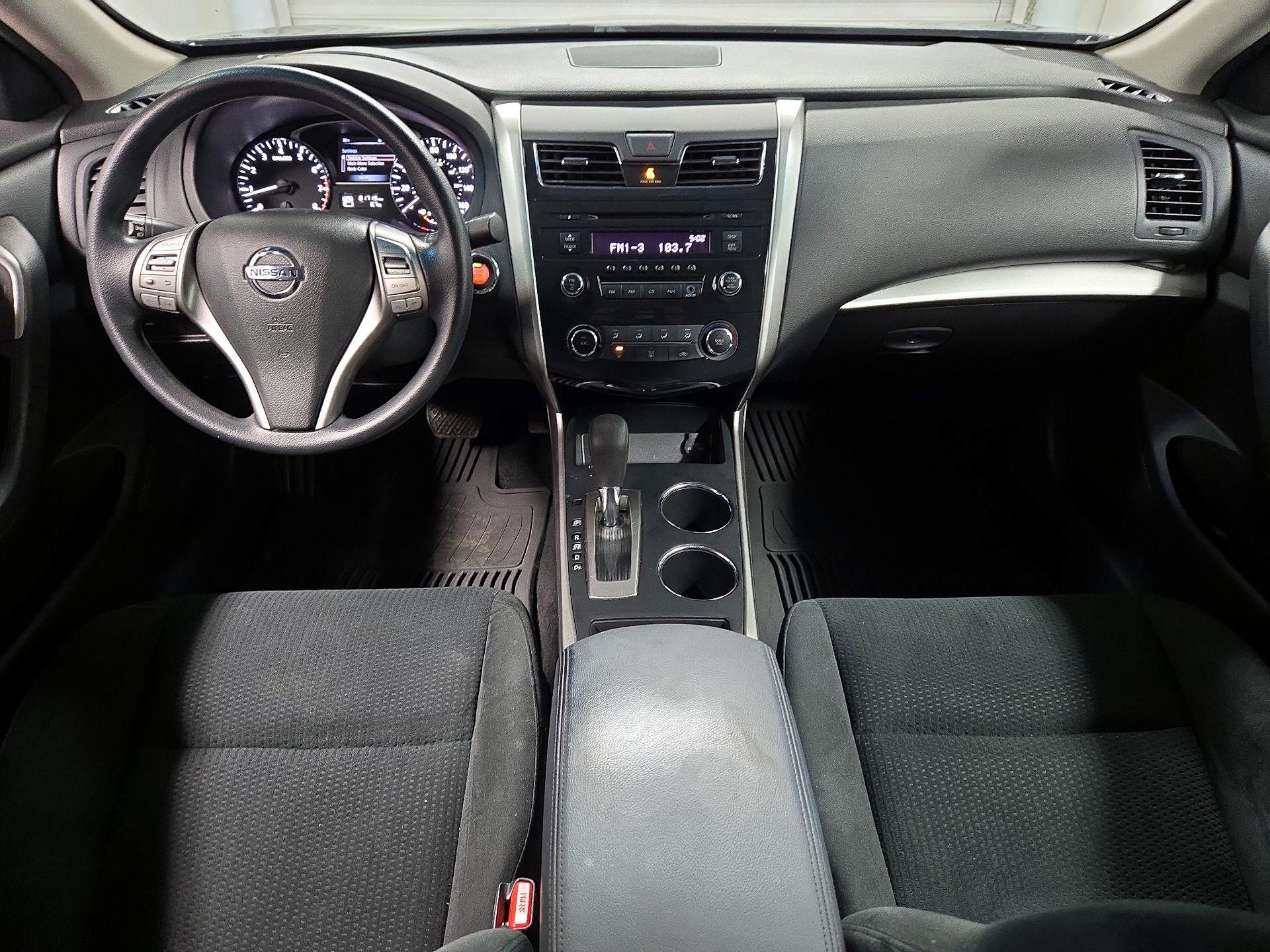 Thumbnail: 2015 Nissan Altima - 9