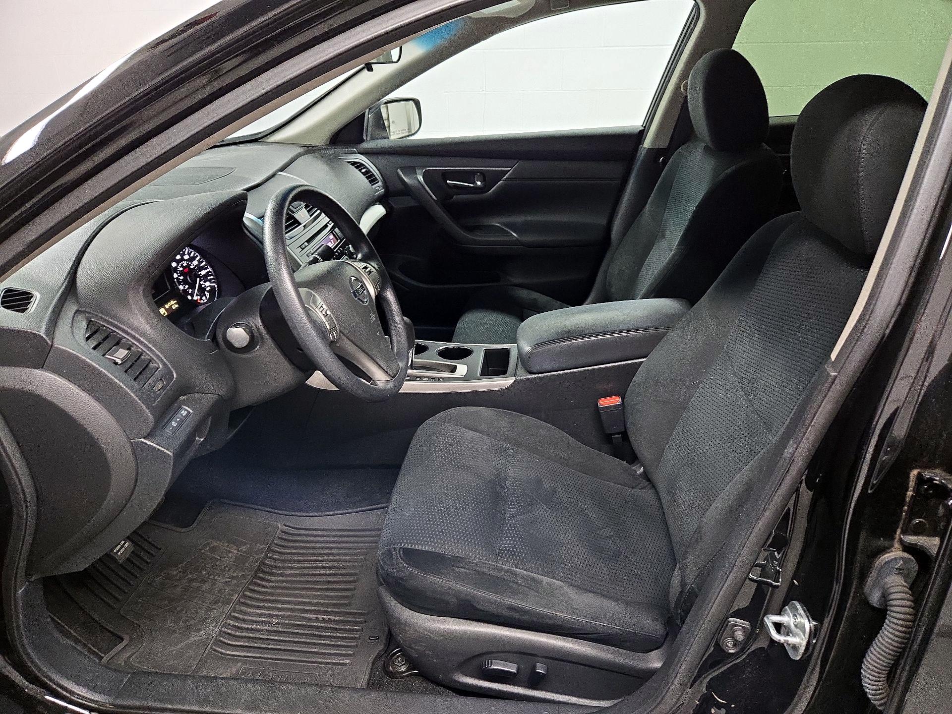 Thumbnail: 2015 Nissan Altima - 11