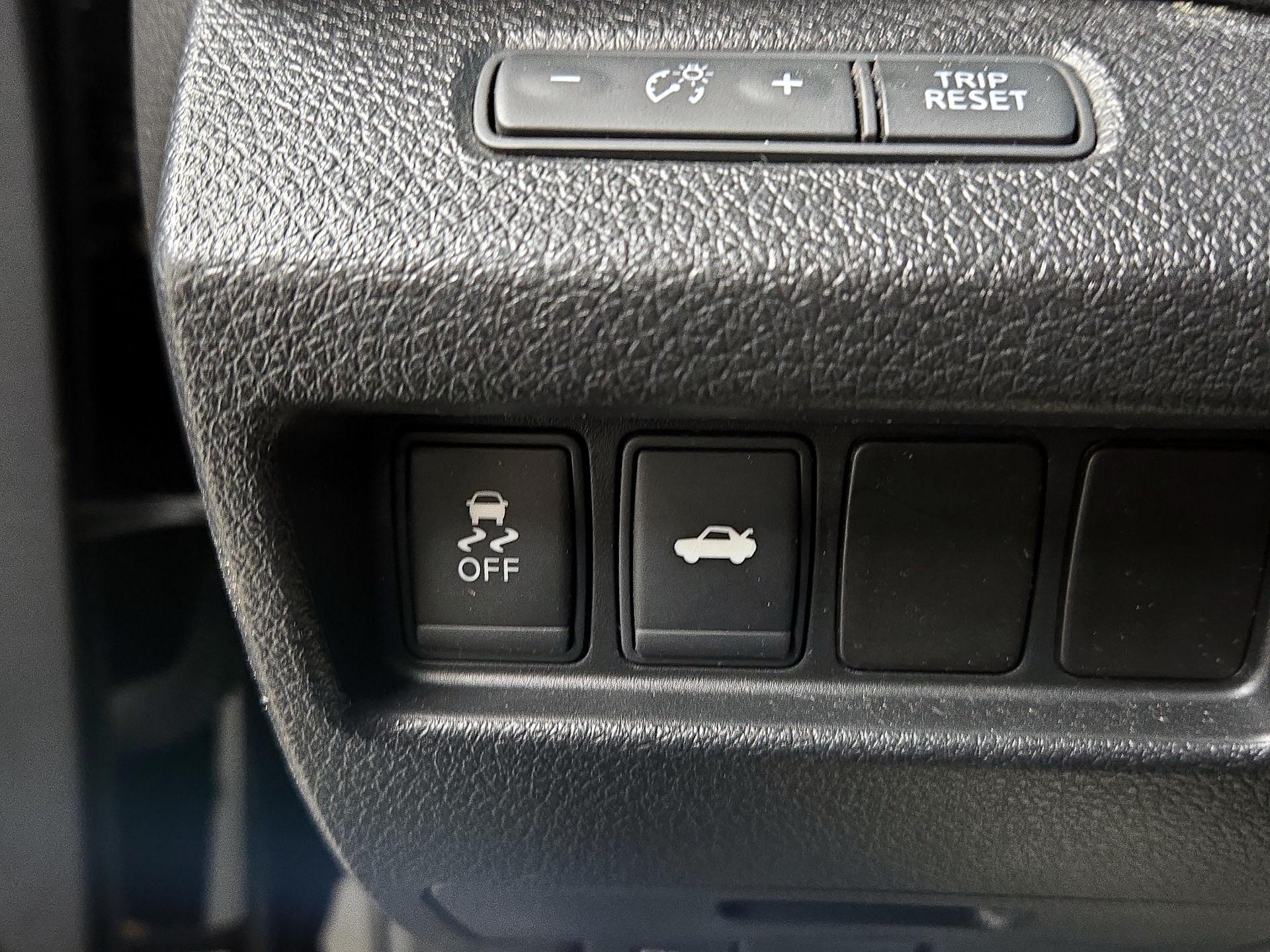 Thumbnail: 2015 Nissan Altima - 13