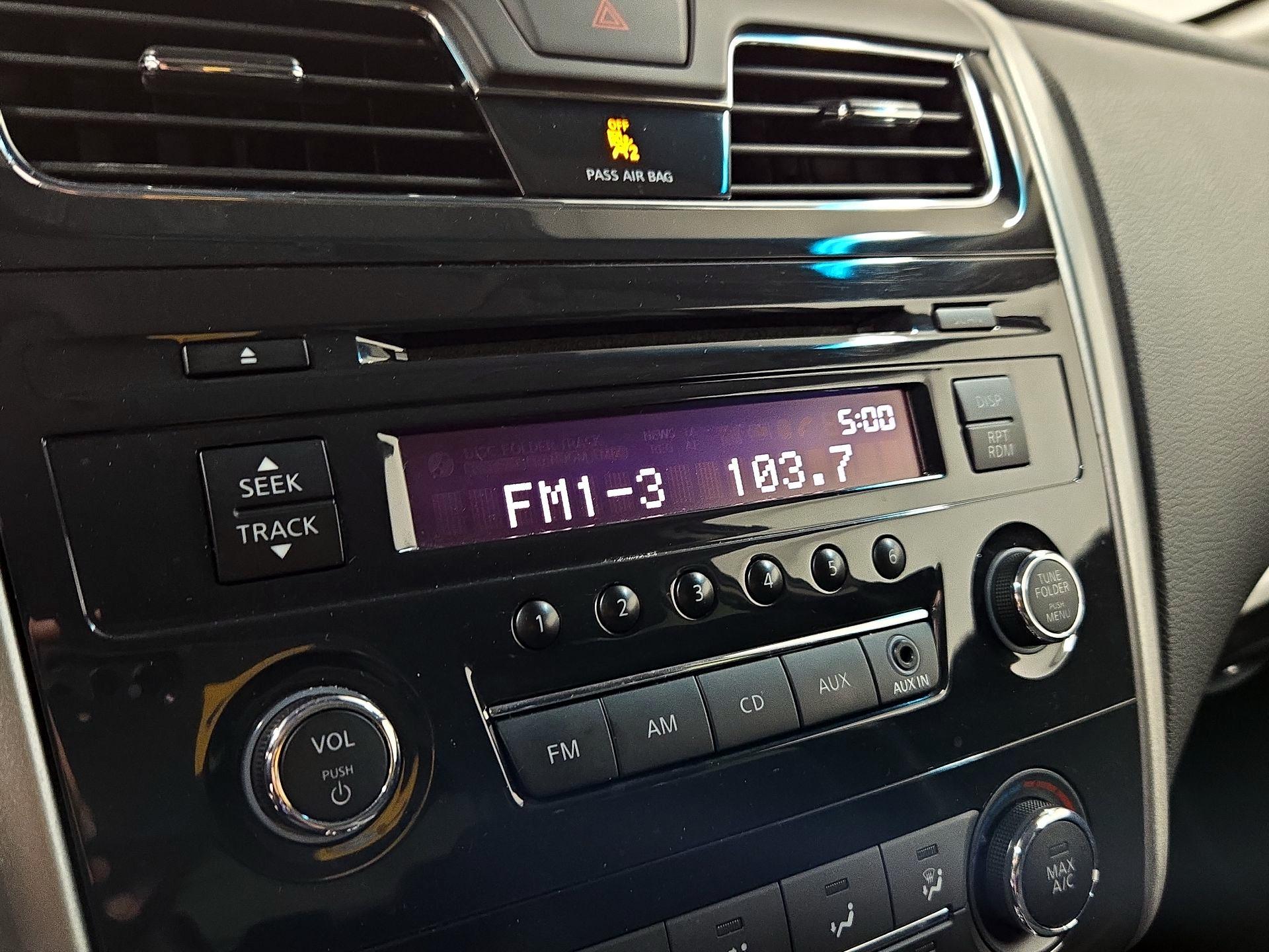 Thumbnail: 2015 Nissan Altima - 14