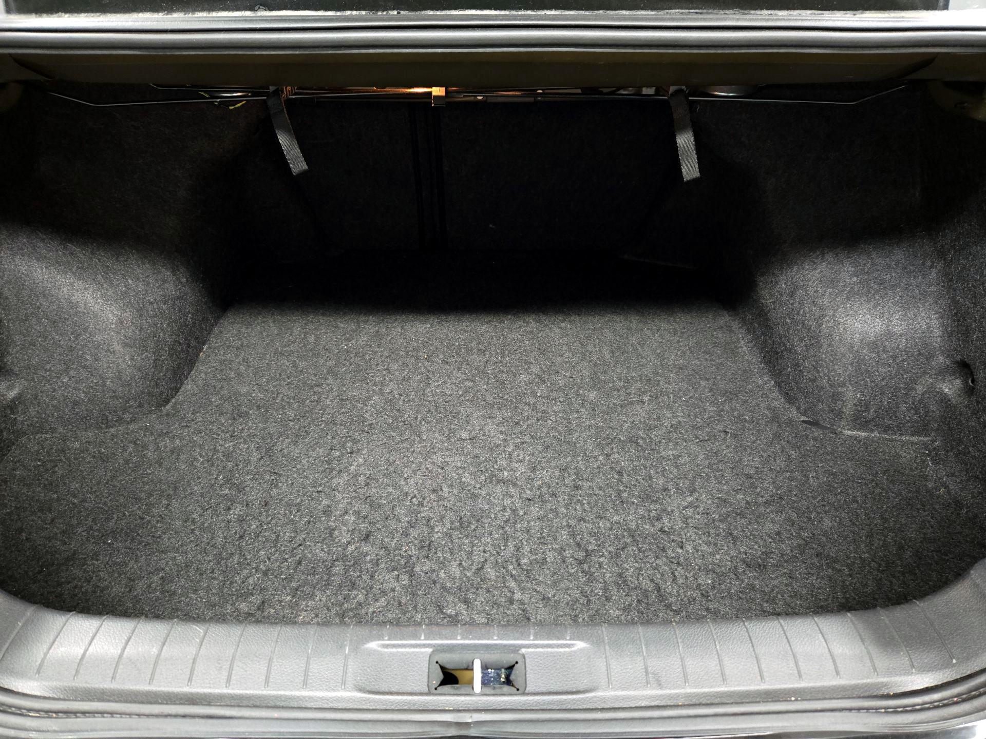 Thumbnail: 2015 Nissan Altima - 19