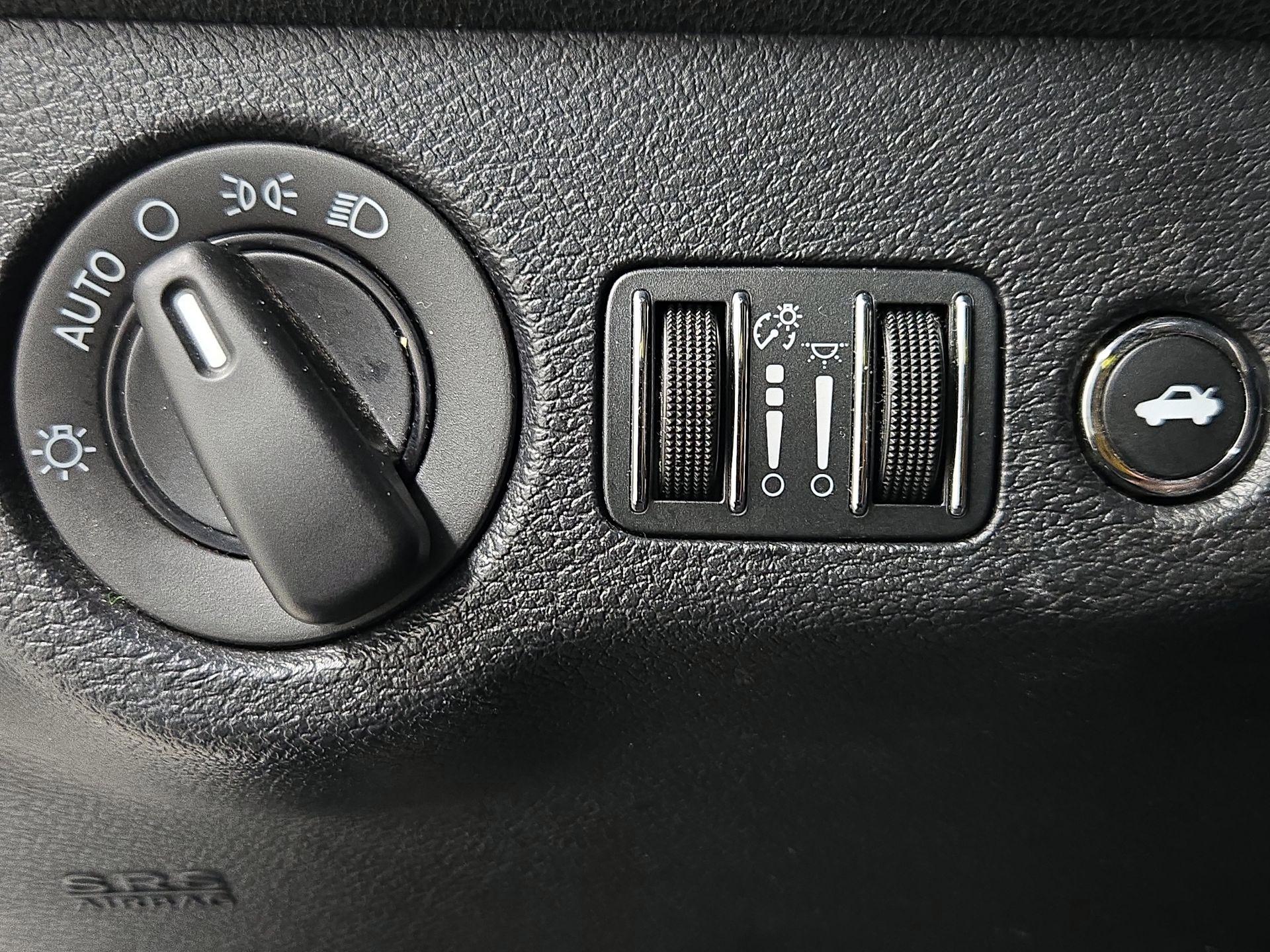 Thumbnail: 2014 Dodge Charger - 13
