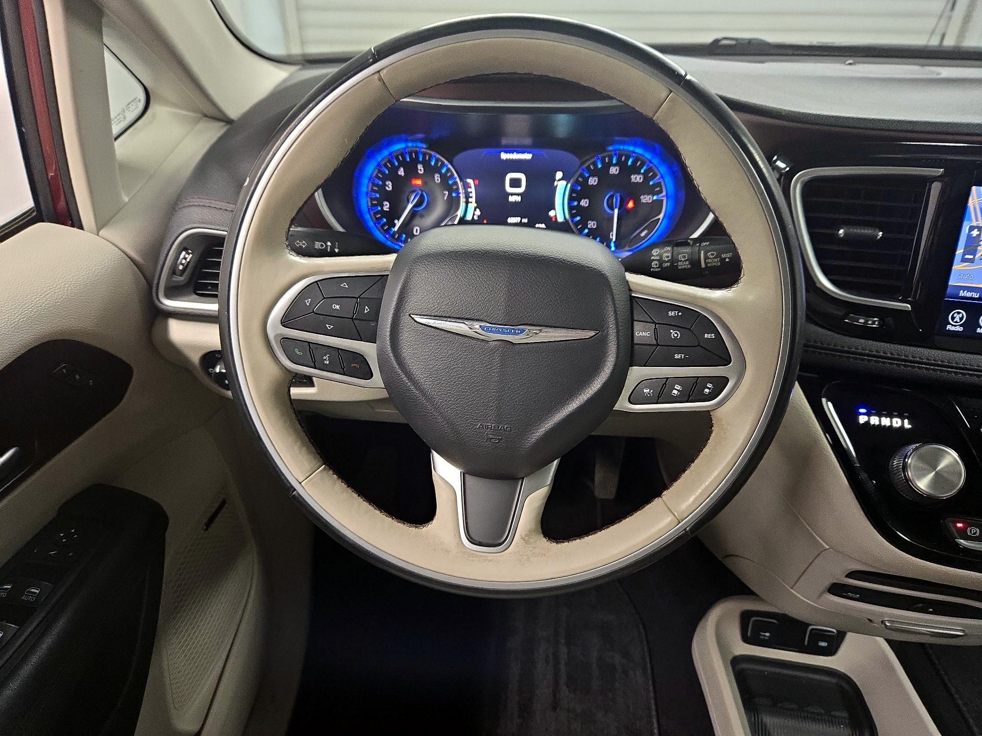 Thumbnail: 2017 Chrysler Pacifica - 10