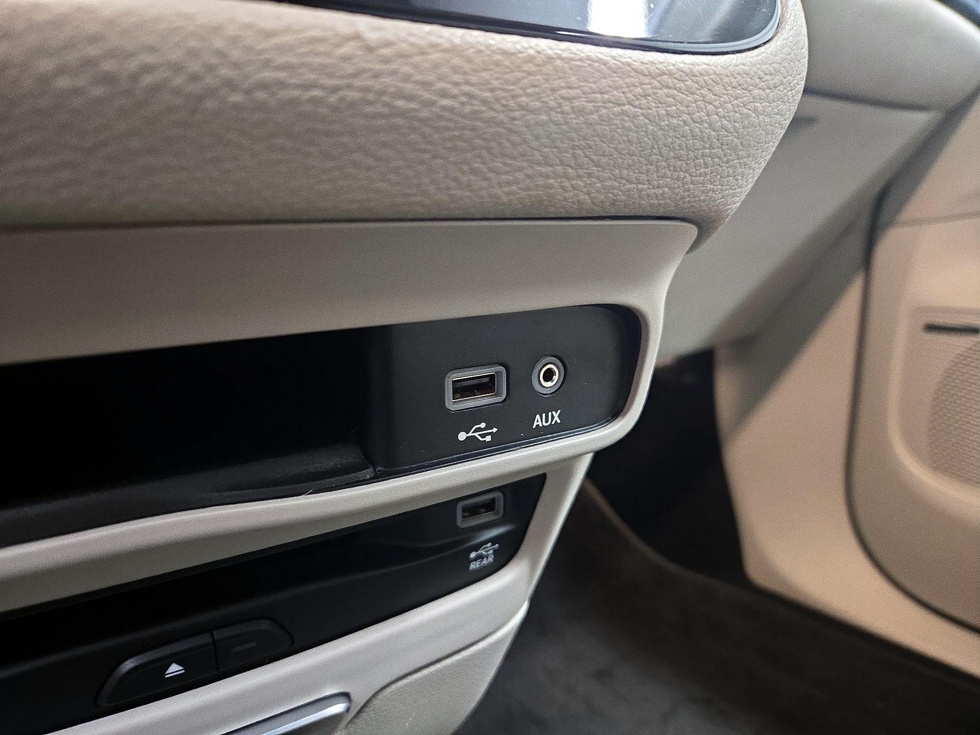 Thumbnail: 2017 Chrysler Pacifica - 19