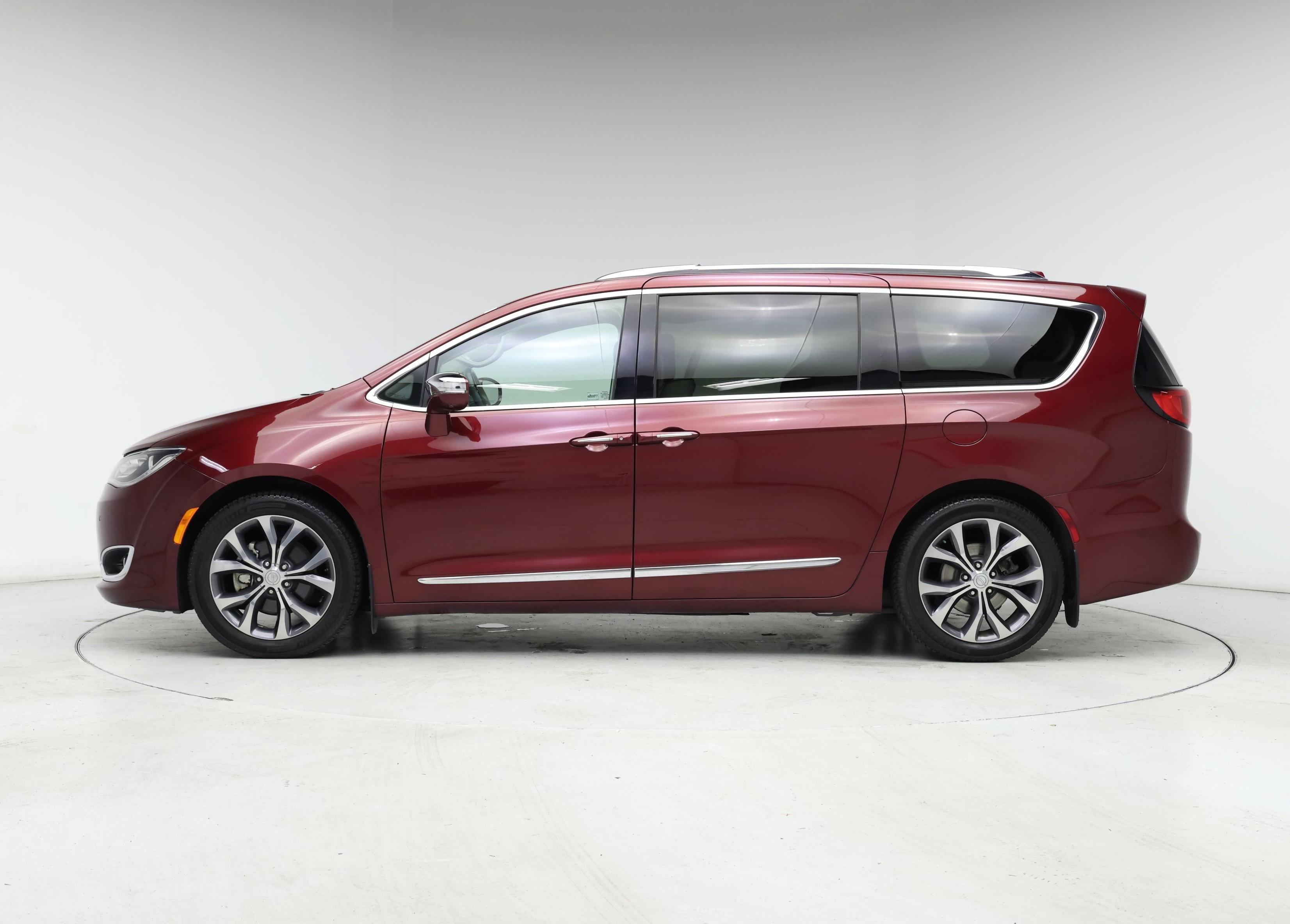 Thumbnail: 2017 Chrysler Pacifica - 3