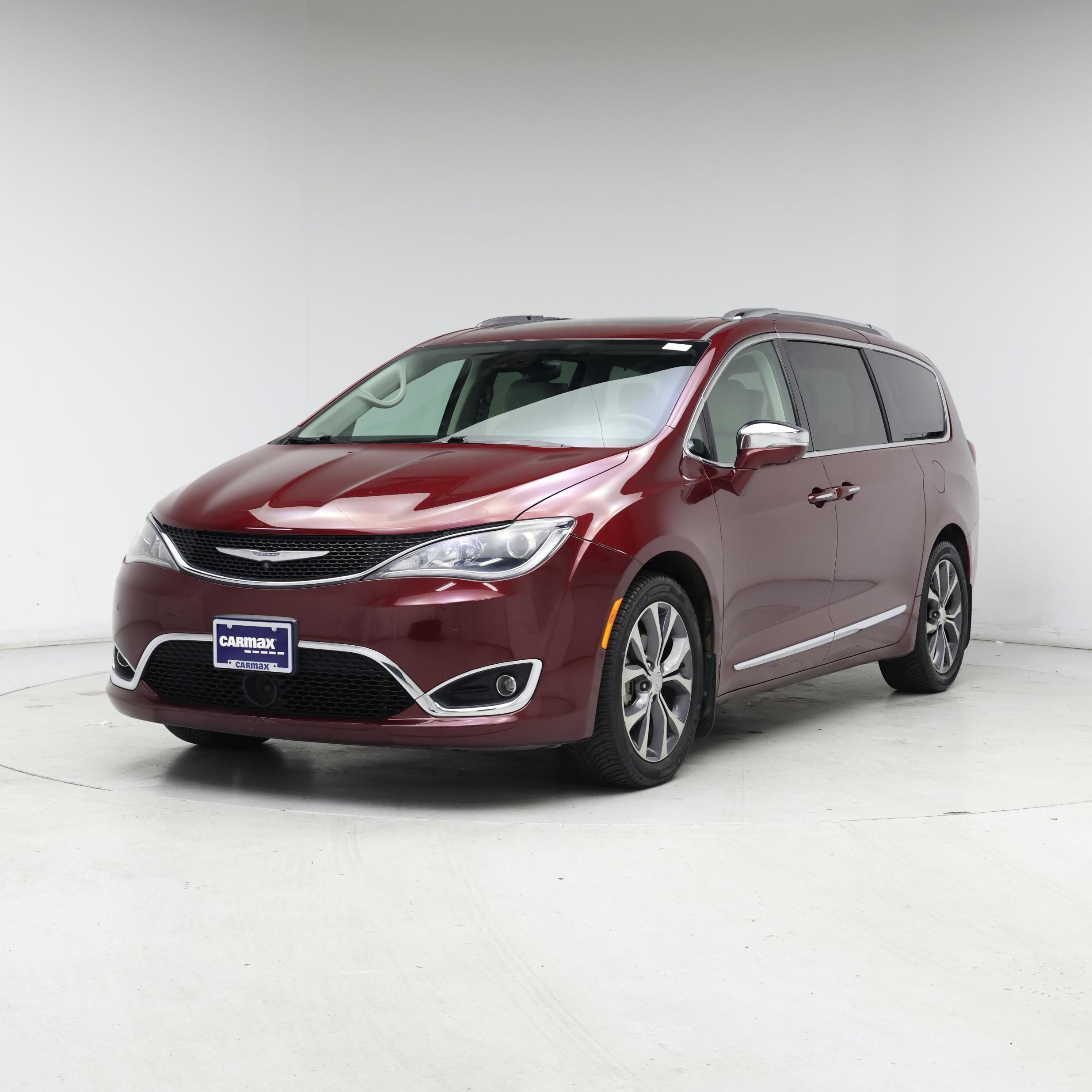 Thumbnail: 2017 Chrysler Pacifica - 4