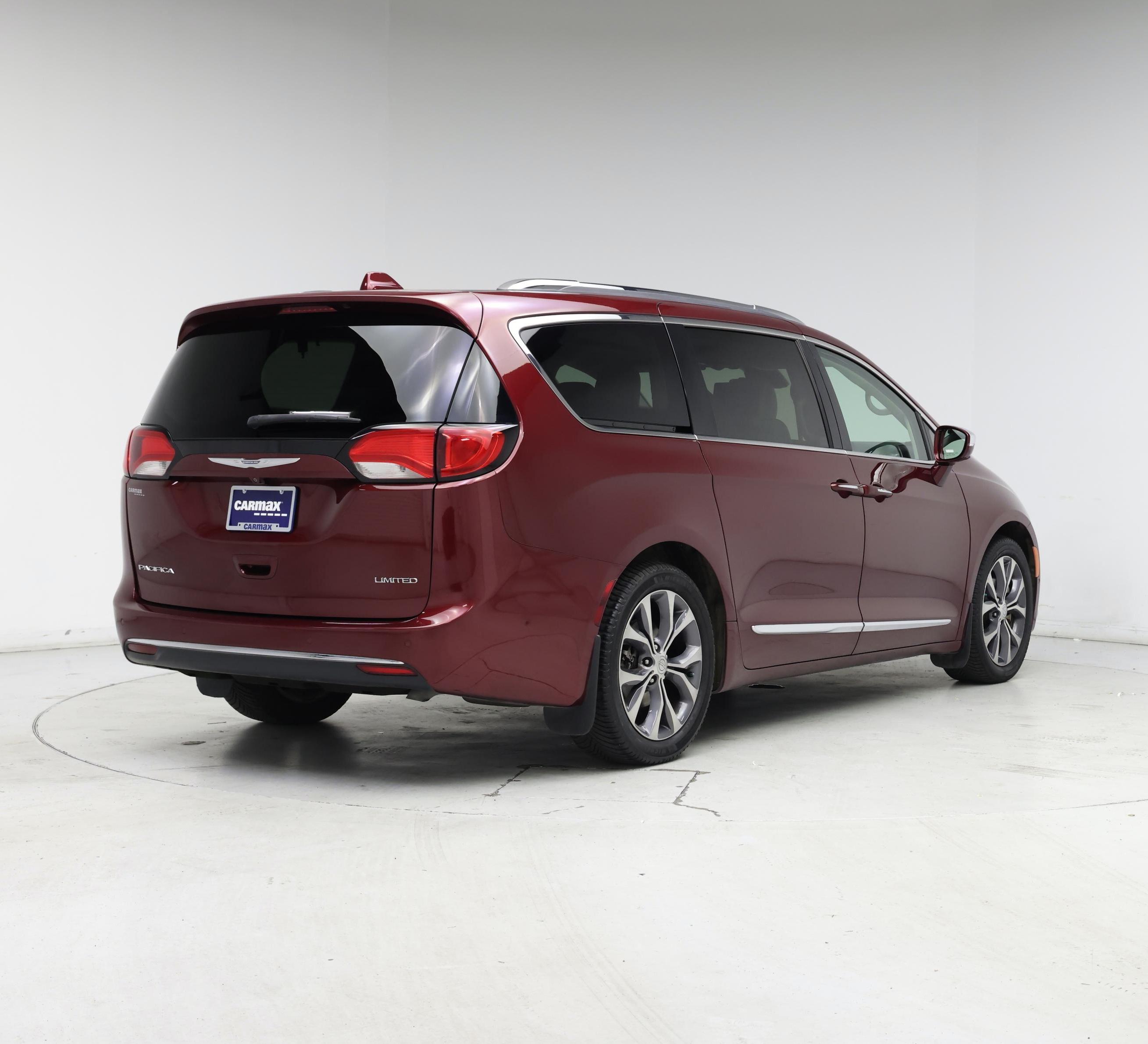 Thumbnail: 2017 Chrysler Pacifica - 8