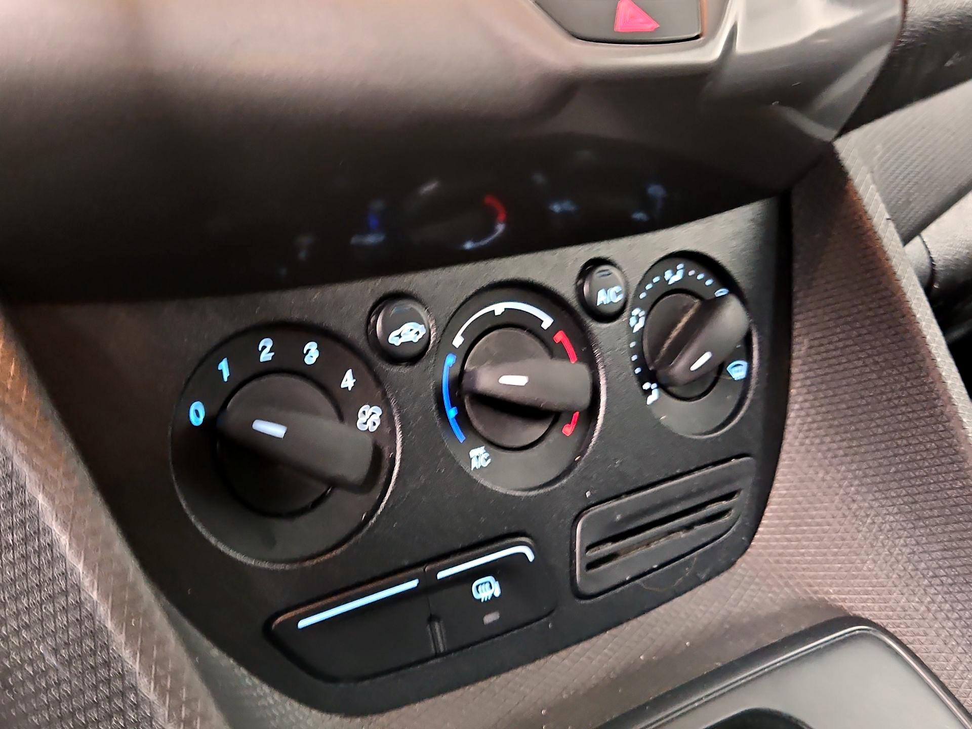 Thumbnail: 2018 Ford Transit Series - 16