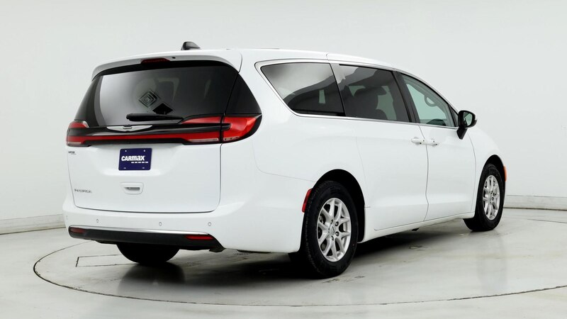 2023 Chrysler Pacifica Touring L 8