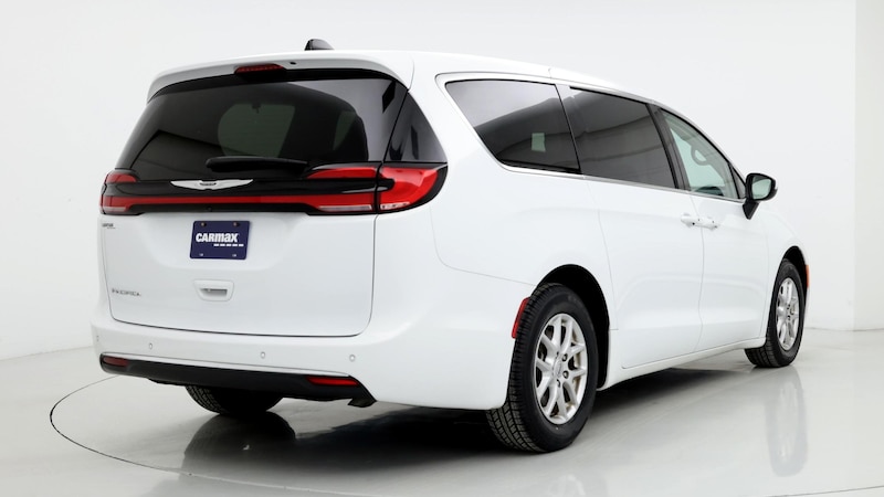 2023 Chrysler Pacifica Touring L 8