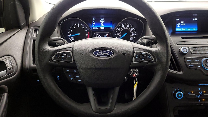 2016 Ford Focus SE 10