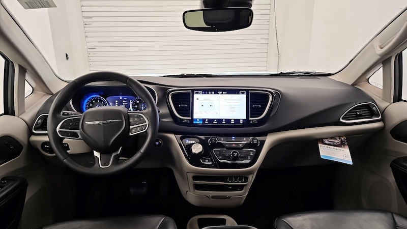 2022 Chrysler Pacifica Touring L 9