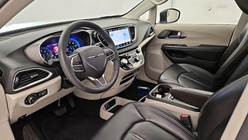 2023 Chrysler Pacifica Touring L 11