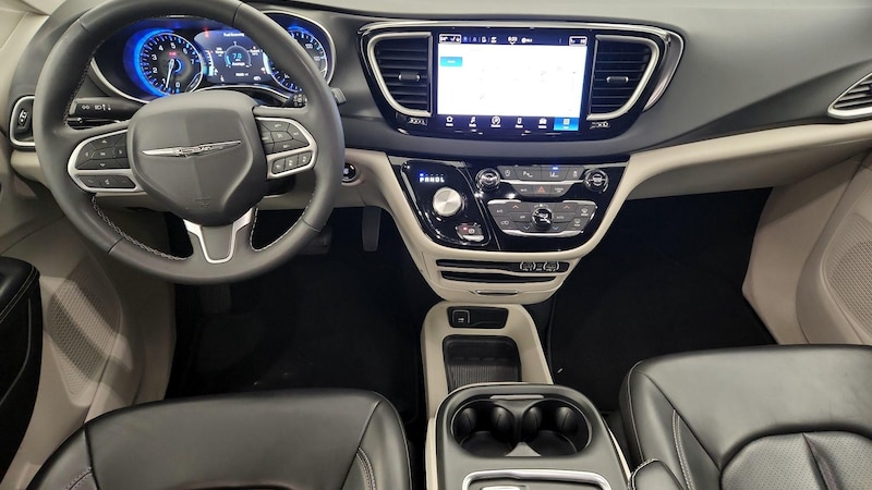 2023 Chrysler Pacifica Touring L 9