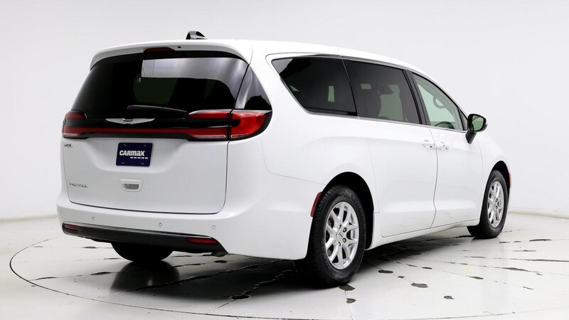 2023 Chrysler Pacifica Touring L 8