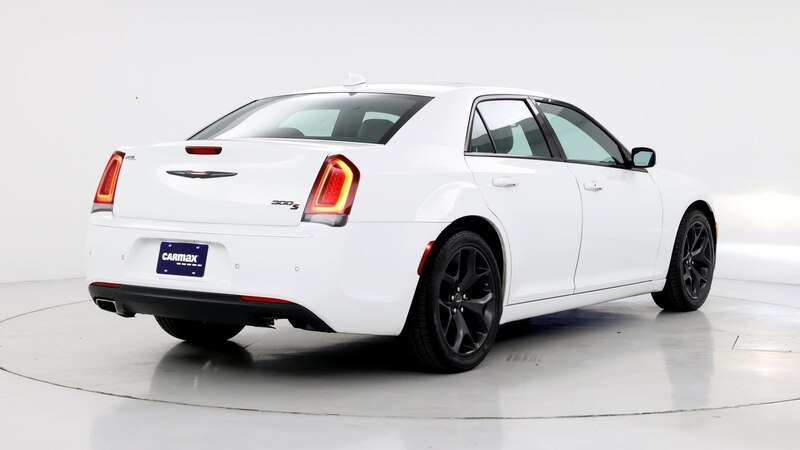 2022 Chrysler 300 S 8