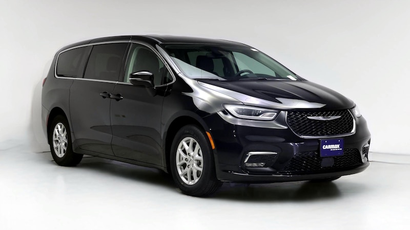 2023 Chrysler Pacifica Touring L Hero Image