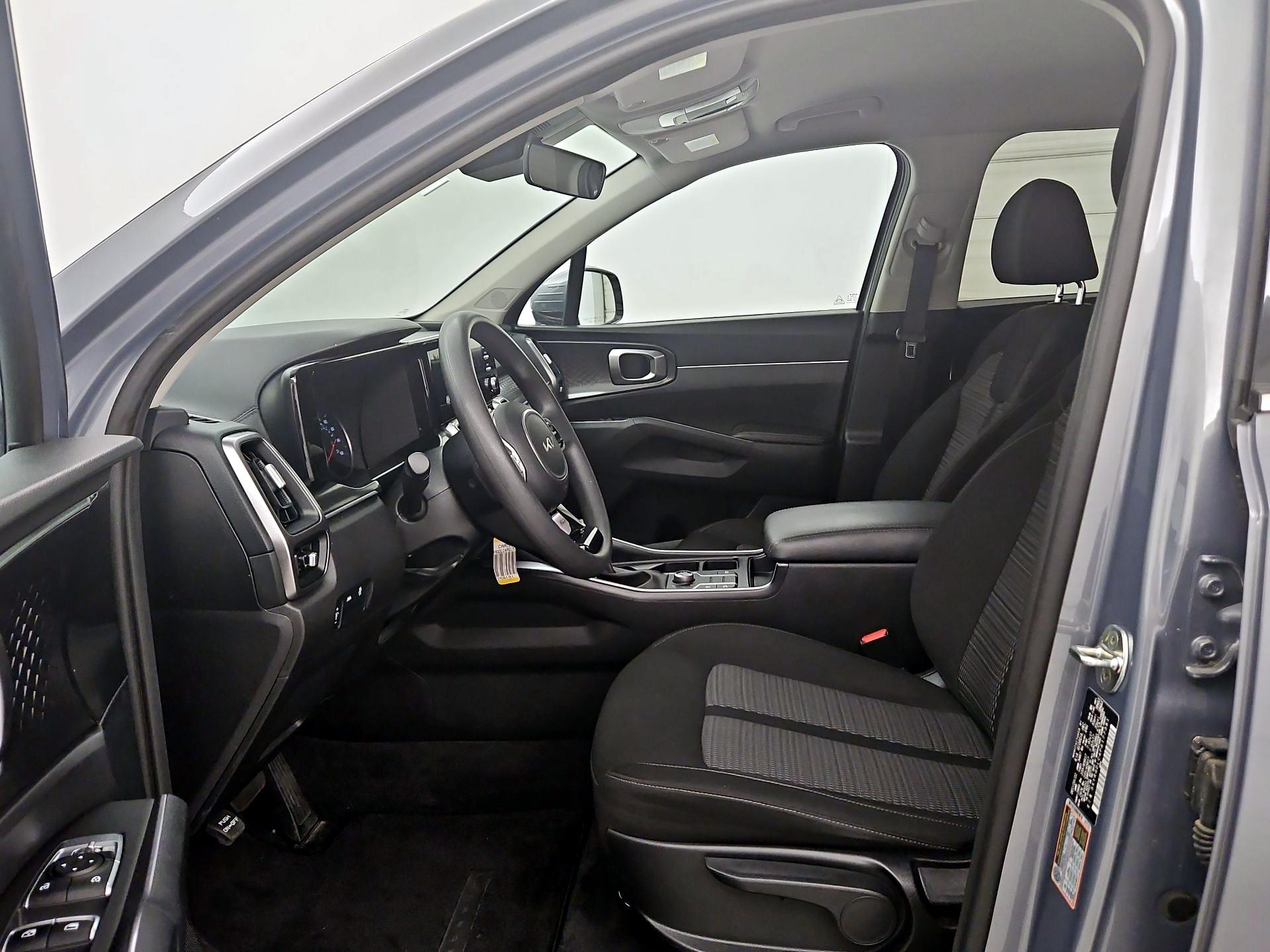Thumbnail: 2023 Kia Sorento - 11