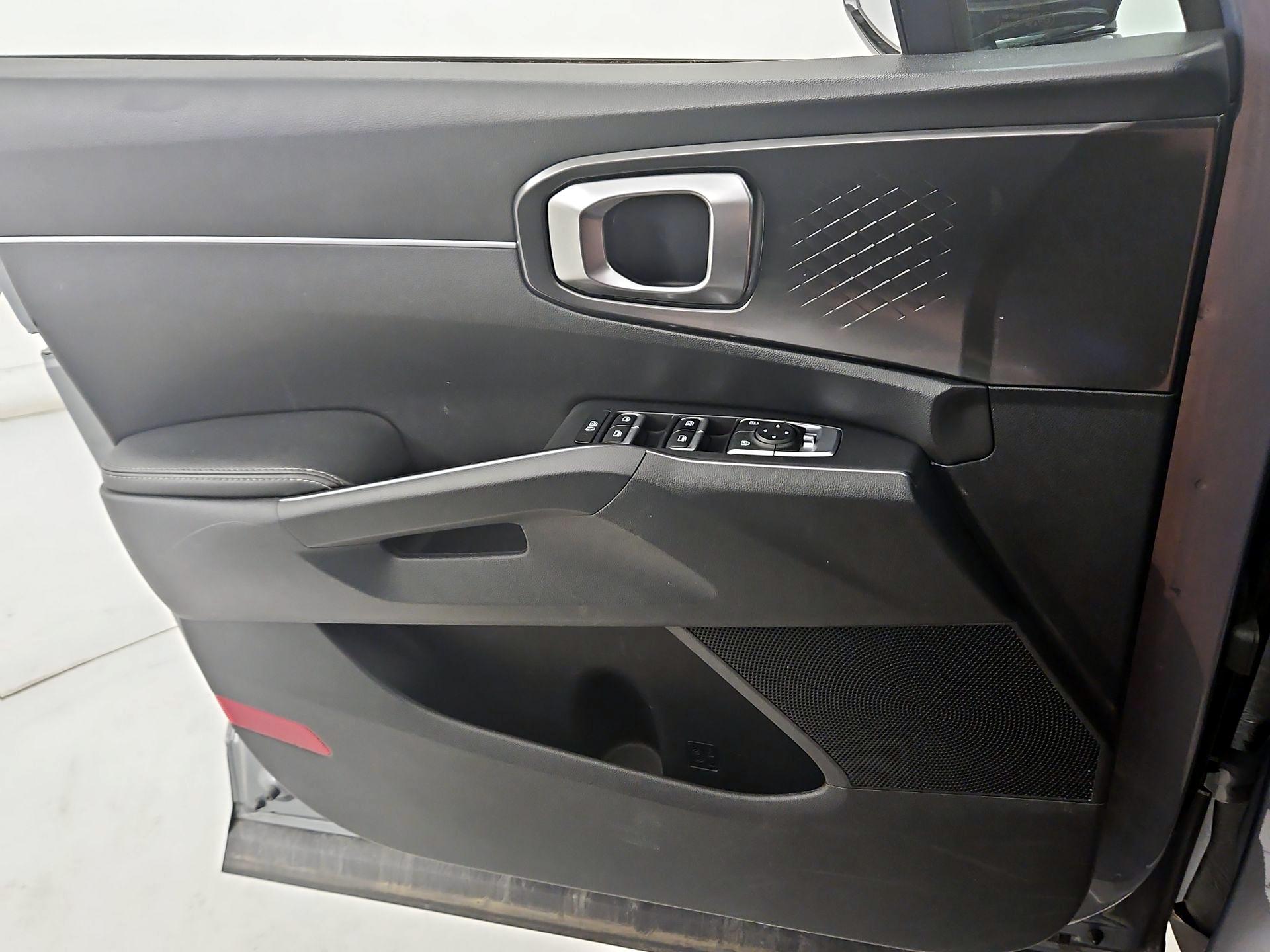 Thumbnail: 2023 Kia Sorento - 12