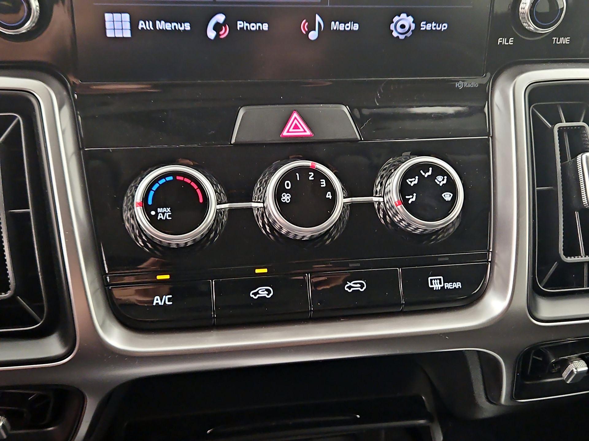 Thumbnail: 2023 Kia Sorento - 16