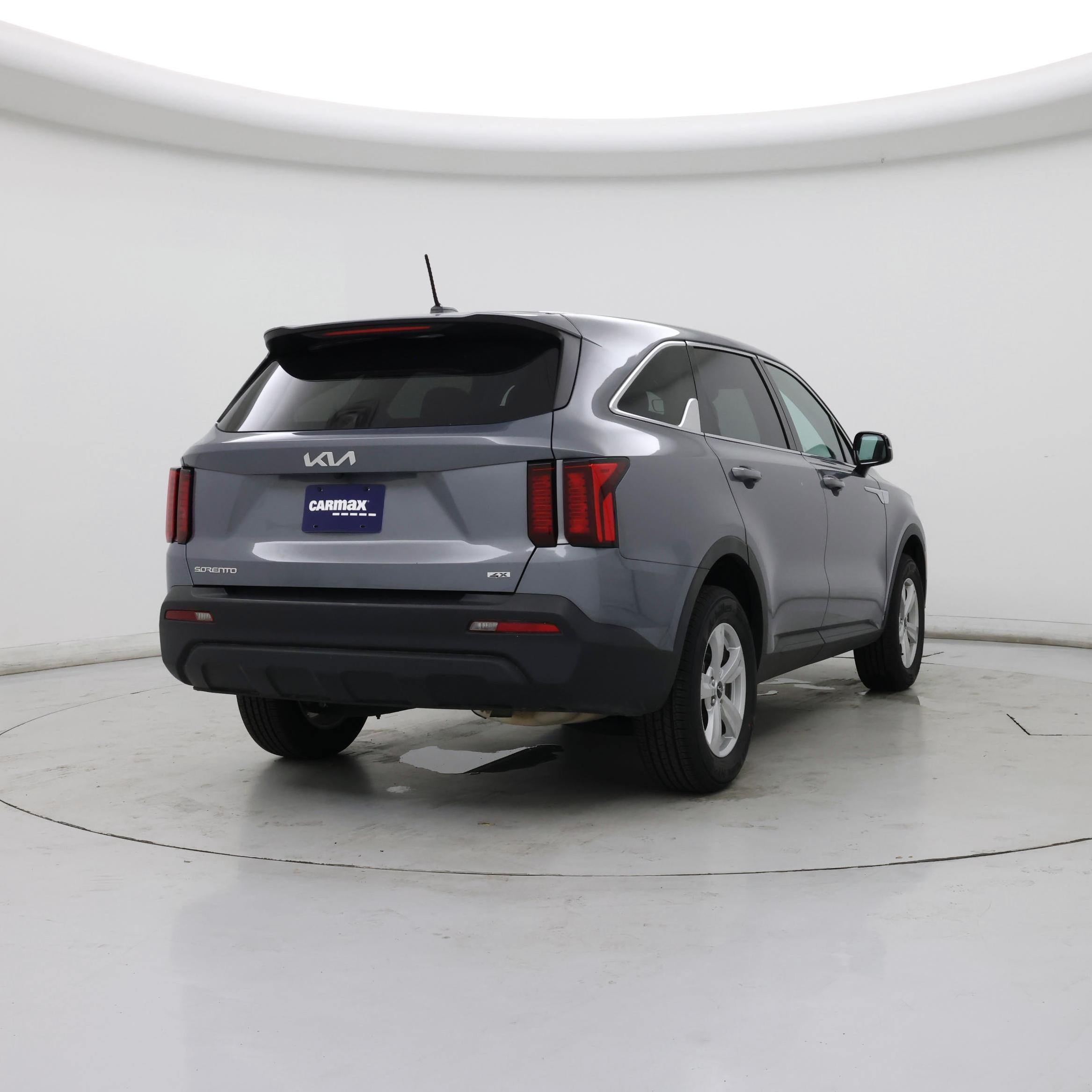 Thumbnail: 2023 Kia Sorento - 8