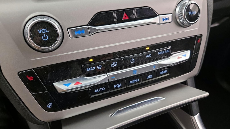 2023 Ford Explorer XLT 16