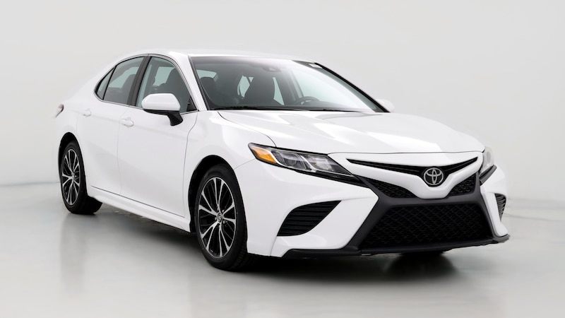 2020 Toyota Camry SE Hero Image