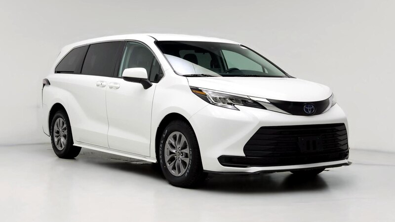 2023 Toyota Sienna LE Hero Image