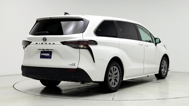 2023 Toyota Sienna LE 8