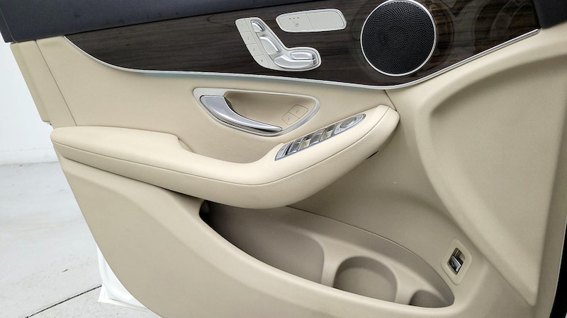 2021 Mercedes-Benz GLC 300 12
