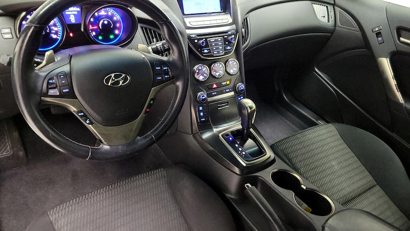 2014 Hyundai Genesis Premium 9