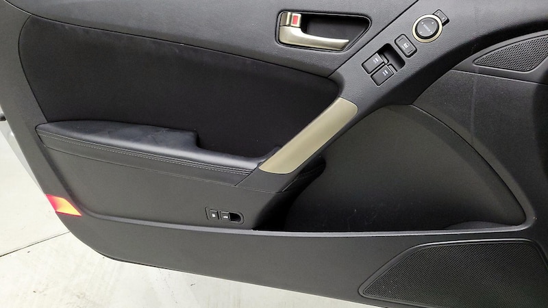 2014 Hyundai Genesis Premium 12